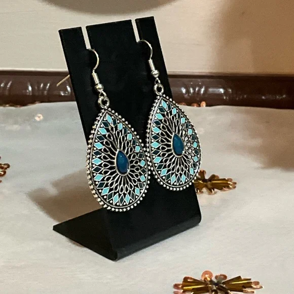 Elegant Silver and Blue Teardrop Earrings - Picture 4 of 7